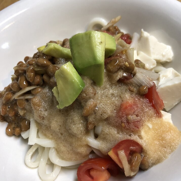 納豆腐アボガドサラダうどん